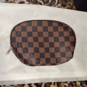 NEW Checkered Pattern Brown Cosmetic Pouch with Zip